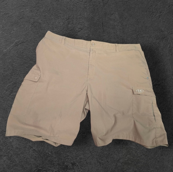 Under Armour Men's Tan Cargo Lightweight Golf Shorts Size 40 - Picture 1 of 6